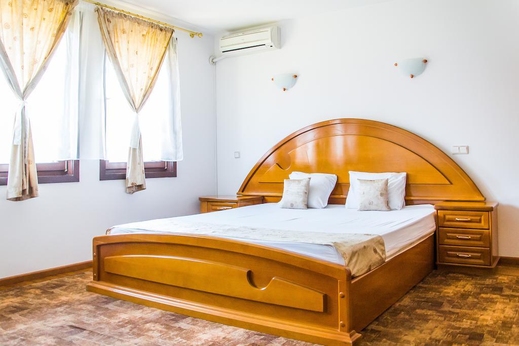 Family Hotel Elegance Arbanasi Exterior foto